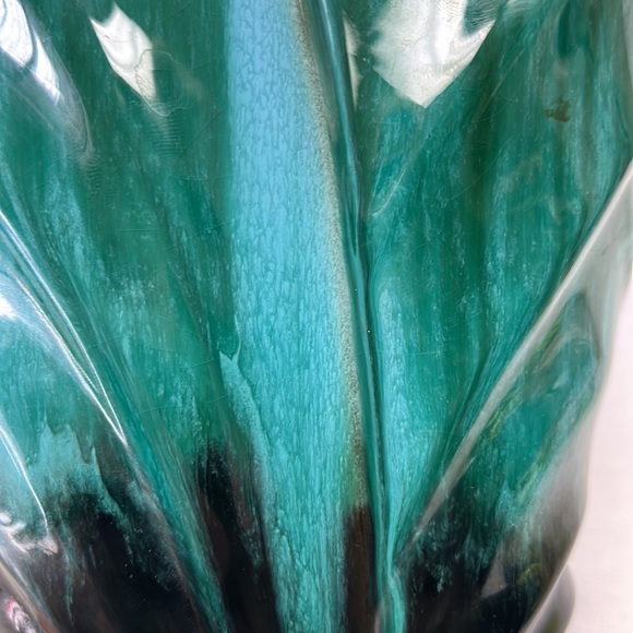 Mid Century Modern BLUE MOUNTAIN POTTERY tall leaf vase - Picture 6 of 11